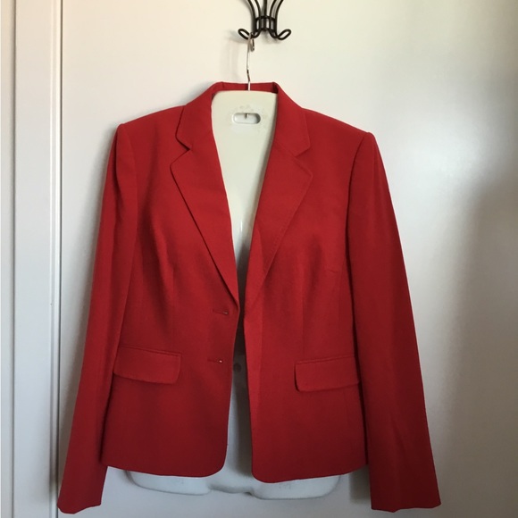 Anne Klein Red Blazer   To Gold Button for closure.Size 8 $ 45 - Picture 9 of 11